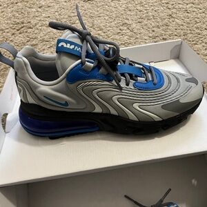 Air Max React 270